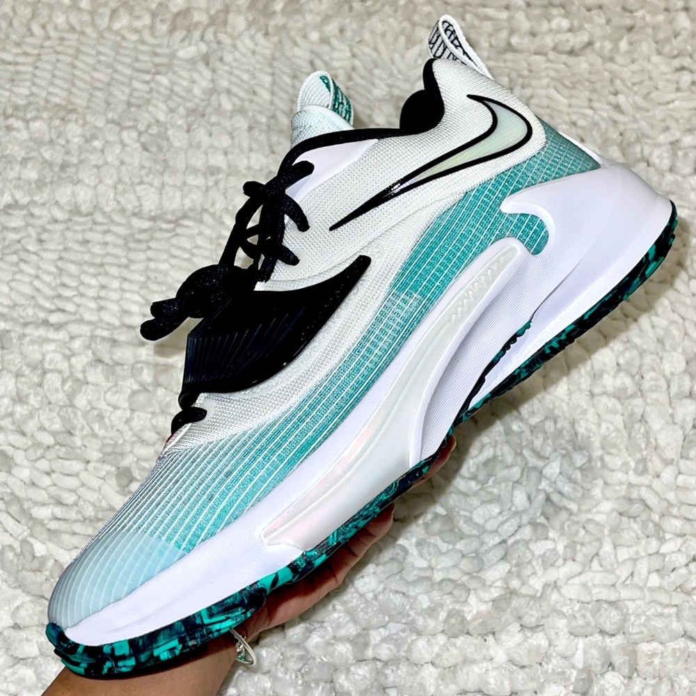 Nike Freak 3 Basketball Shoes